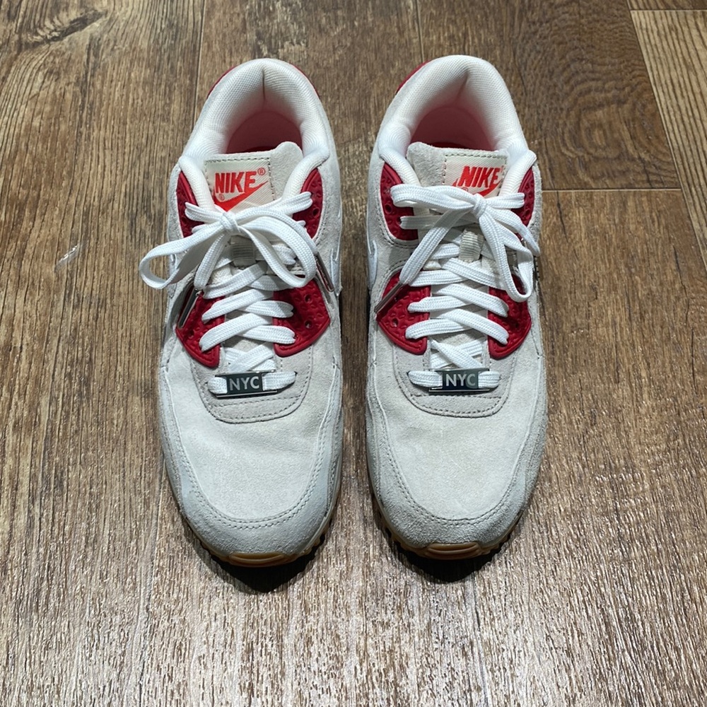 WMNS AIR MAX 90
TREAT YOURSELF
